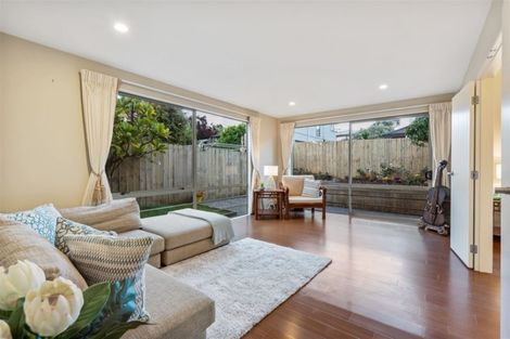 Photo of property in 5 Noel Williams Place, Windsor Park, Auckland, 0630