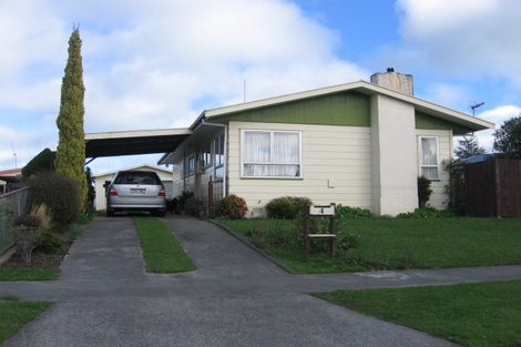 Photo of property in 4 Willowstream Grove, Cloverlea, Palmerston North, 4412