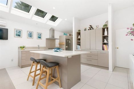 Photo of property in 106 Cannon Hill Crescent, Mount Pleasant, Christchurch, 8081