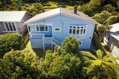 Photo of property in 17 Houghton Bay Road, Houghton Bay, Wellington, 6023