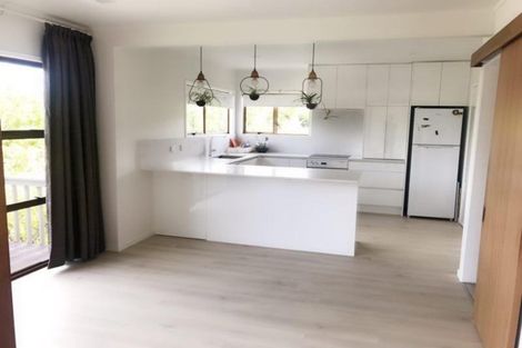 Photo of property in 4 Montclair Rise, Browns Bay, Auckland, 0630