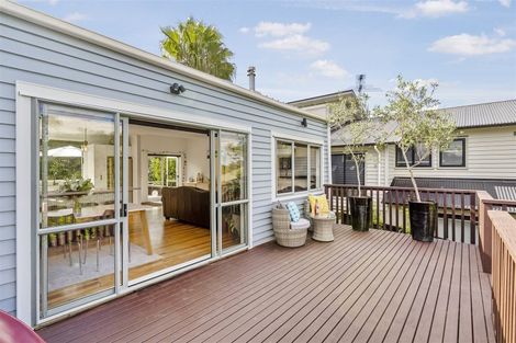 Photo of property in 31 Cockle Bay Road, Cockle Bay, Auckland, 2014