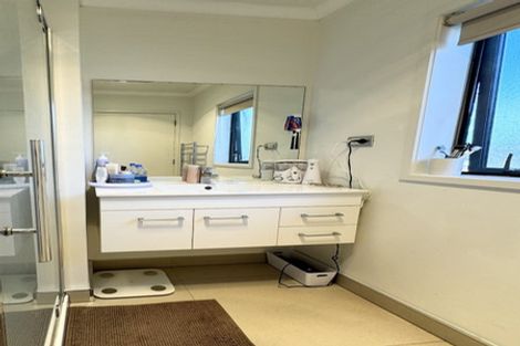 Photo of property in 61d Fields Parade, Oteha, Auckland, 0632