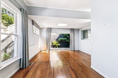 Photo of property in 5 Mckenzie Terrace, Te Aro, Wellington, 6011