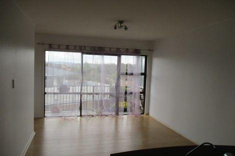 Photo of property in 2/14a Kurnell Drive, Botany Downs, Auckland, 2010