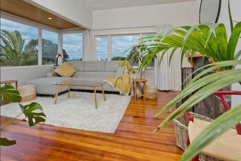 Photo of property in 1/160 East Coast Road, Forrest Hill, Auckland, 0620