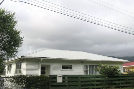 Photo of property in 4 Gribble Grove, Stokes Valley, Lower Hutt, 5019