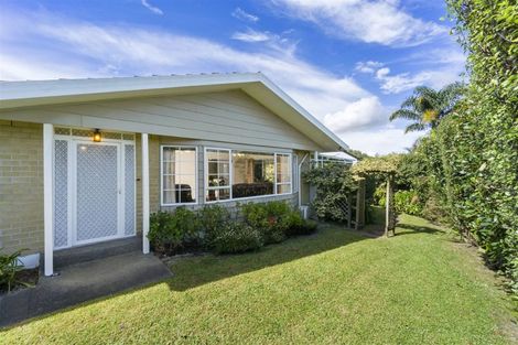 Photo of property in 3 Delisle Place, Windsor Park, Auckland, 0632