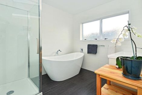 Photo of property in 22 Perotti Place, Conifer Grove, Takanini, 2112