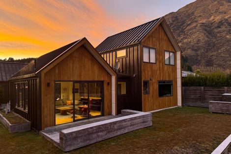 Photo of property in 28 Myles Way, Lower Shotover, Queenstown, 9304