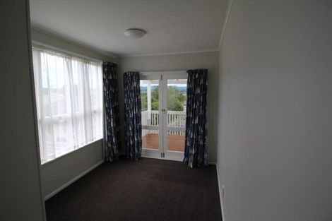 Photo of property in 1 Gaede Terrace, Sunnyvale, Auckland, 0612