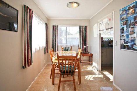 Photo of property in 2/17 Raeben Avenue, Hillcrest, Auckland, 0627