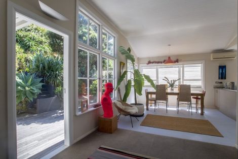 Photo of property in 152 Breaker Bay Road, Breaker Bay, Wellington, 6022