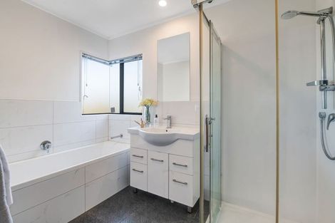 Photo of property in 2/8 Antrim Grove, Bayview, Auckland, 0629