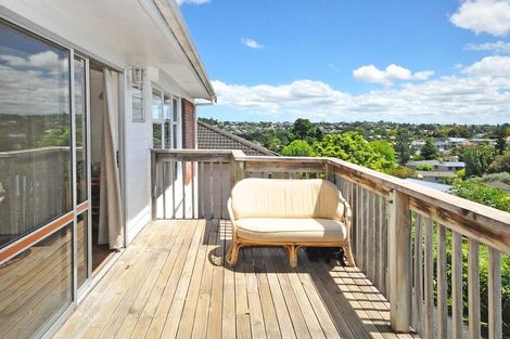 Photo of property in 2/390 Glenfield Road, Glenfield, Auckland, 0629