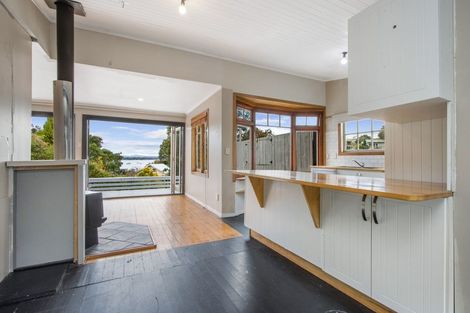 Photo of property in 18 Omokoroa Road, Omokoroa, 3114