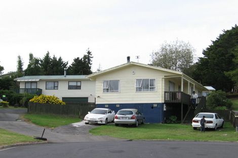 Photo of property in 10 Louise Place, West Harbour, Auckland, 0618