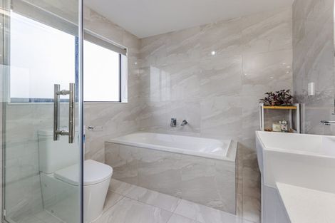 Photo of property in 76 Twin Parks Rise, Papakura, 2110