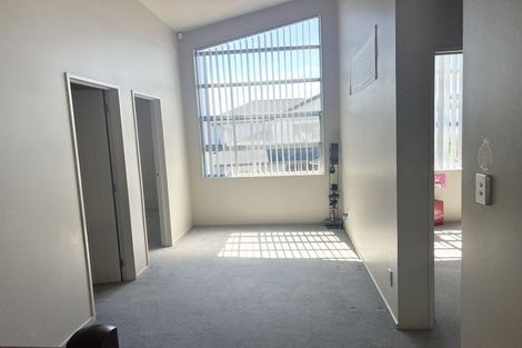 Photo of property in 12 Mana Lane, Pinehill, Auckland, 0632