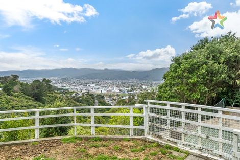 Photo of property in 89 Miromiro Road, Normandale, Lower Hutt, 5010