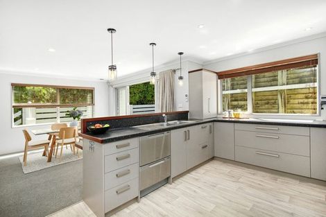 Photo of property in 16 Westwood Road, Tawa, Wellington, 5028