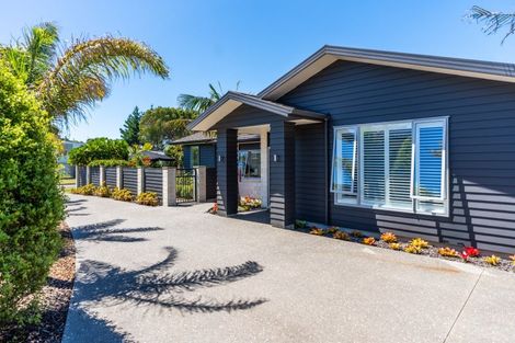 Photo of property in 8 Petrel Close, Paraparaumu Beach, Paraparaumu, 5032