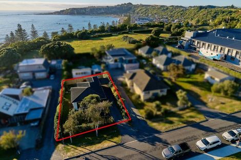 Photo of property in 17 Deal Street, Kaikoura, 7300