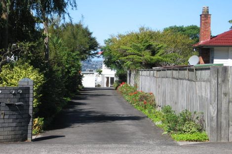 Photo of property in 2/7 Te Atatu Road, Te Atatu South, Auckland, 0610