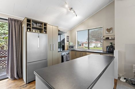 Photo of property in 23 Peppertree Glade, Kelvin Grove, Palmerston North, 4414