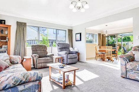 Photo of property in 21 Burn-murdoch Street, St Andrews, Hamilton, 3200