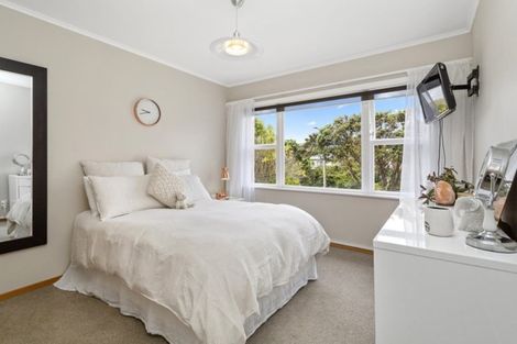 Photo of property in 76 Redwood Avenue, Tawa, Wellington, 5028