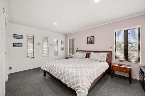 Photo of property in 29 Hogarth Rise, West Harbour, Auckland, 0618