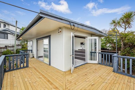 Photo of property in 52 Bay Street, Red Beach, 0932