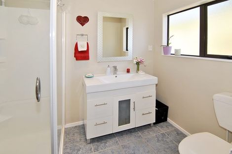 Photo of property in 15 Otamarau Grove, Maungaraki, Lower Hutt, 5010