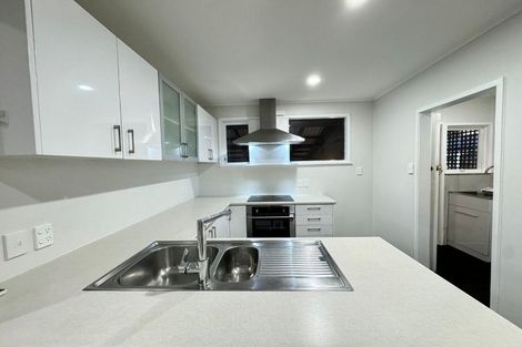 Photo of property in 33 Patts Avenue, Glendene, Auckland, 0602