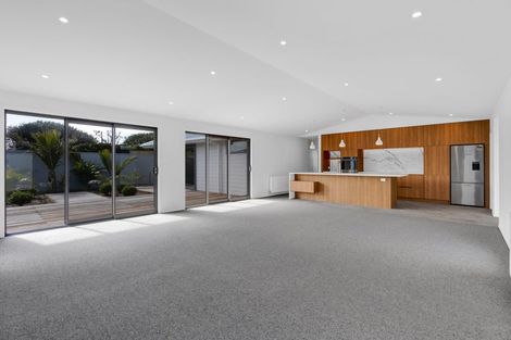 Photo of property in 9a Strandon Place, Strandon, New Plymouth, 4312