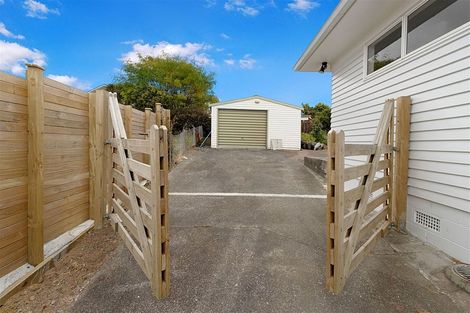 Photo of property in 42 Tiroroa Avenue, Te Atatu South, Auckland, 0610