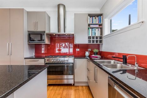 Photo of property in 37 Tuatoru Street, Eastbourne, Lower Hutt, 5013