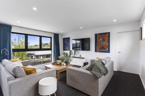 Photo of property in 50 Seymour Road, Sunnyvale, Auckland, 0612