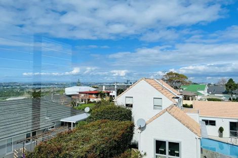 Photo of property in 1b Tui Glen Road, Birkenhead, Auckland, 0626