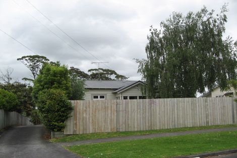 Photo of property in 6 Waiari Road, Conifer Grove, Takanini, 2112