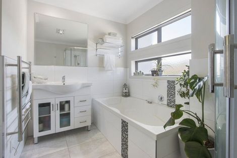 Photo of property in 12 Haden Place, Omokoroa, 3114