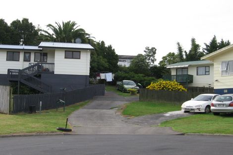 Photo of property in 8a Louise Place, West Harbour, Auckland, 0618