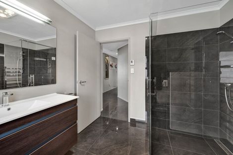 Photo of property in 5 Te Arakete Place, Hurworth, New Plymouth, 4310