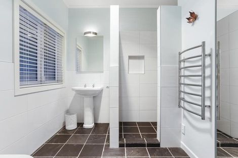 Photo of property in 249 Forest Hill Road, Waiatarua, Auckland, 0612