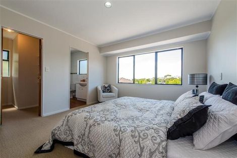 Photo of property in 2/6 Honeysuckle Lane, Mairangi Bay, Auckland, 0630