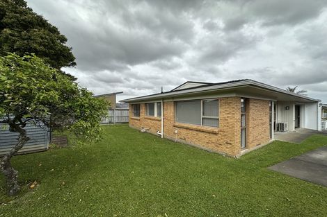 Photo of property in 2/78 Prince Regent Drive, Half Moon Bay, Auckland, 2012