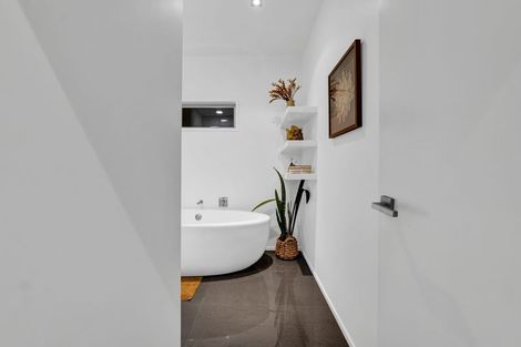 Photo of property in 2/5 Beach Street, Fitzroy, New Plymouth, 4312