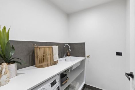 Photo of property in 99 Exmouth Road, Northcote, Auckland, 0627