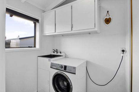 Photo of property in 10 Kamahi Avenue, Hawera, 4610